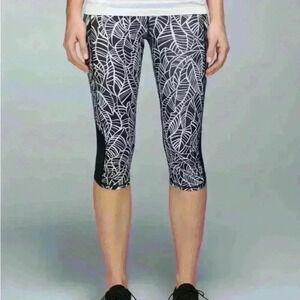 Lululemon Run A Marathon Crop II
Pretty Palm  Black Angel Wing / Black